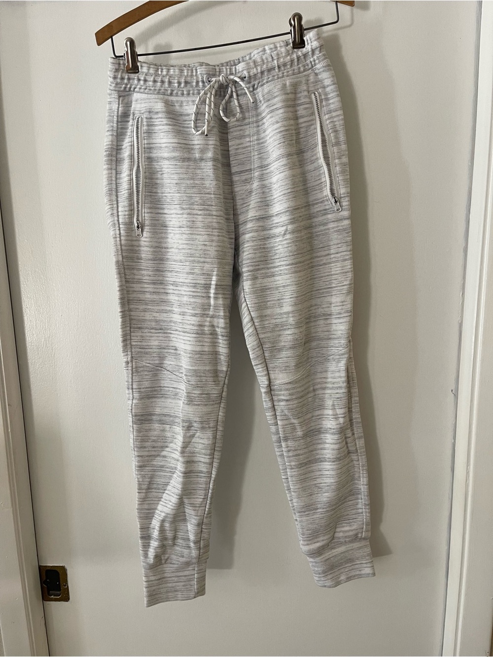 Women’s American Eagle Outfitters Light Gray Heather active flex joggers